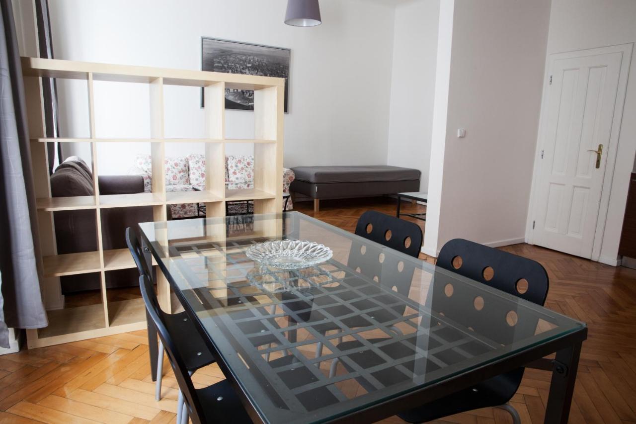 2B Pechackova Family Apartment With Balcony By The River Praha Bagian luar foto